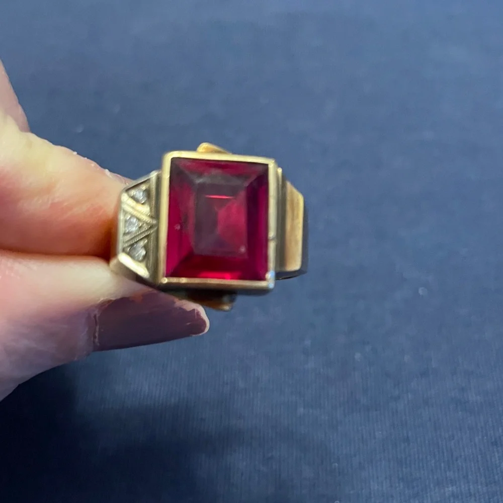 10K Men’s Gold Ring with Garnet Stone - Picture 6 of 6